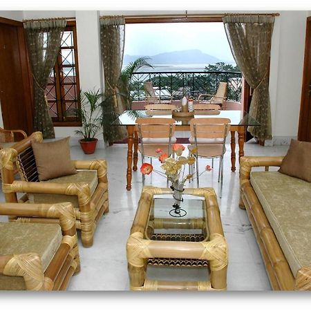 River Breeze Home A Comfort Stay Guwahati Bagian luar foto