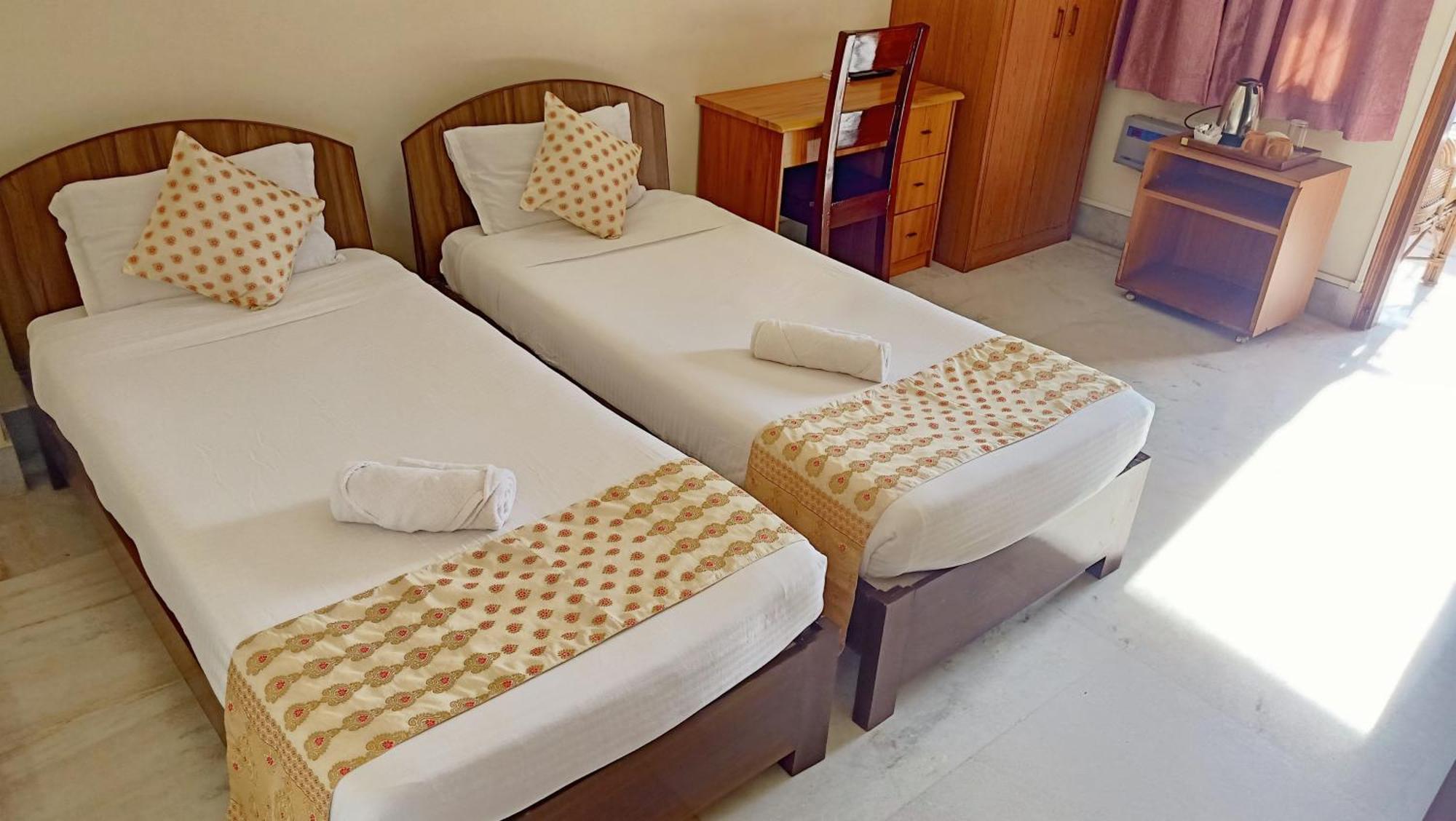 River Breeze Home A Comfort Stay Guwahati Bagian luar foto