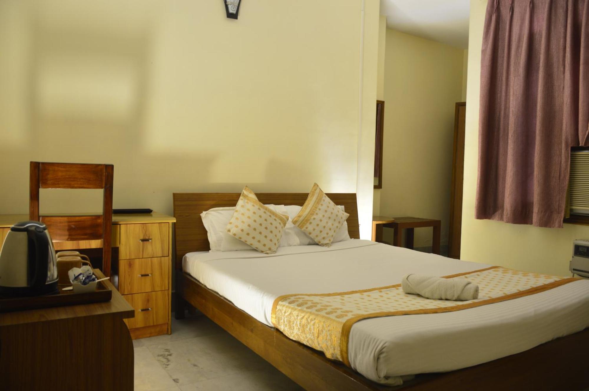 River Breeze Home A Comfort Stay Guwahati Bagian luar foto