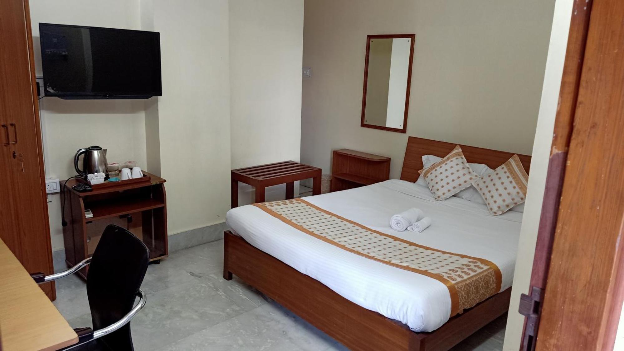 River Breeze Home A Comfort Stay Guwahati Bagian luar foto